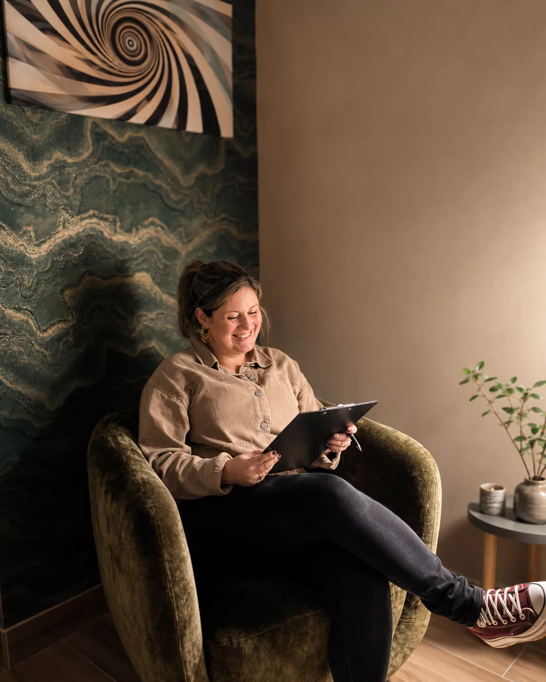 Julie Taddei dans son cabinet d’hypnose à Neuilly-Plaisance